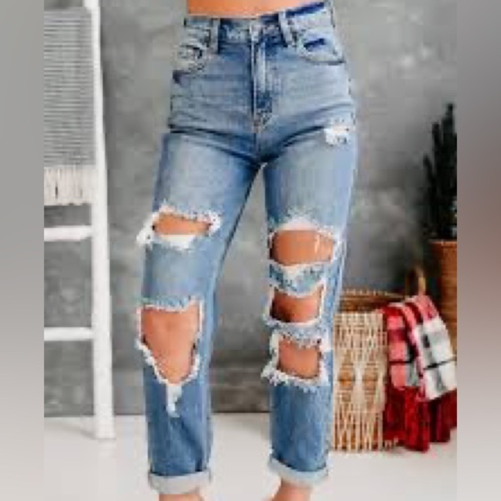 CELLO, COMPLICATED FEELINGS,HIGH-RISE, DISTRESSED, MOM JEANS MED DENIM,Size 3
